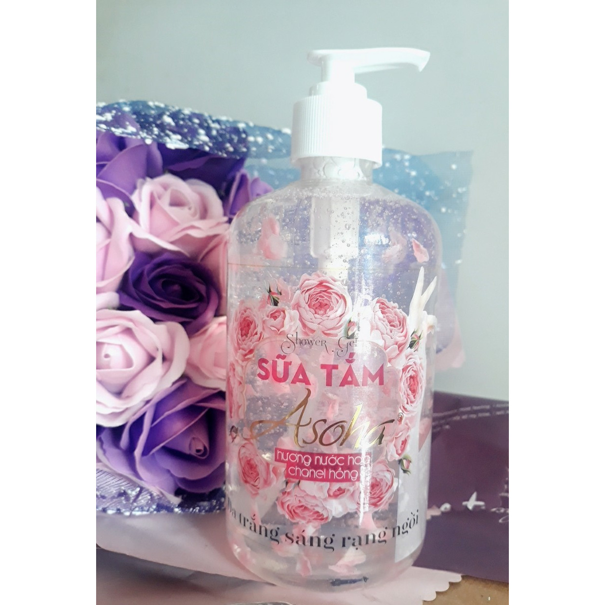 Sữa Tắm Gel Cánh Hoa Hồng Hương Nước Hoa 550ML