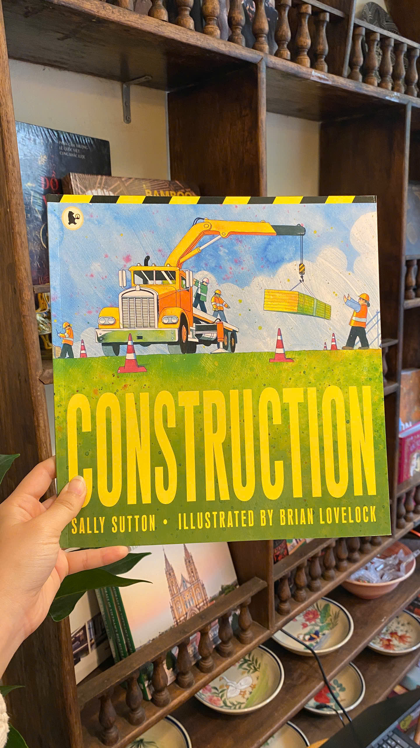 Sách - Construction (ROADWORKS) by Sally Sutton | Children's English Picture Book