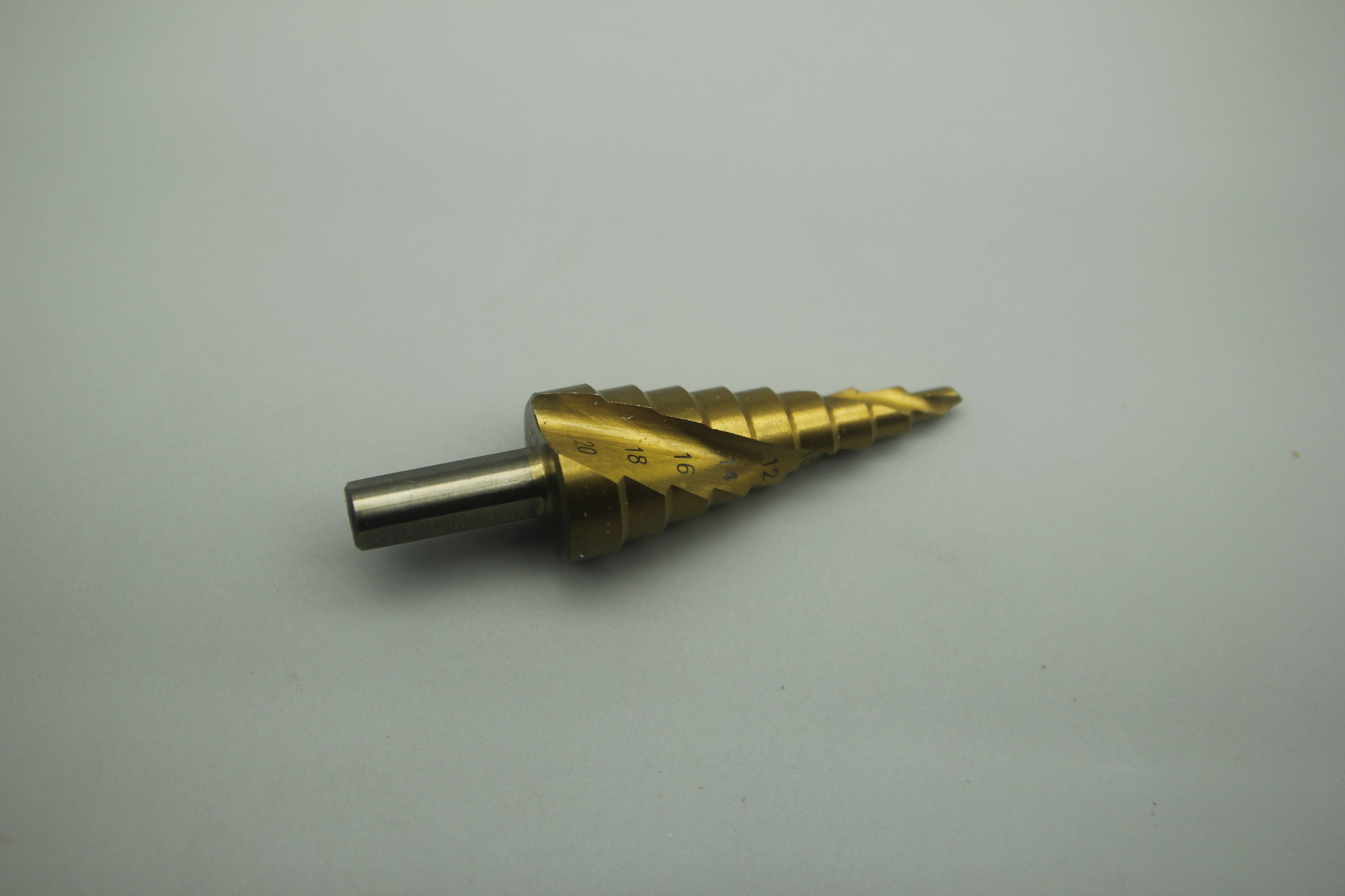Mũi khoan tháp 4-20 HSS 4241 rãnh xoắn, chuôi tròn