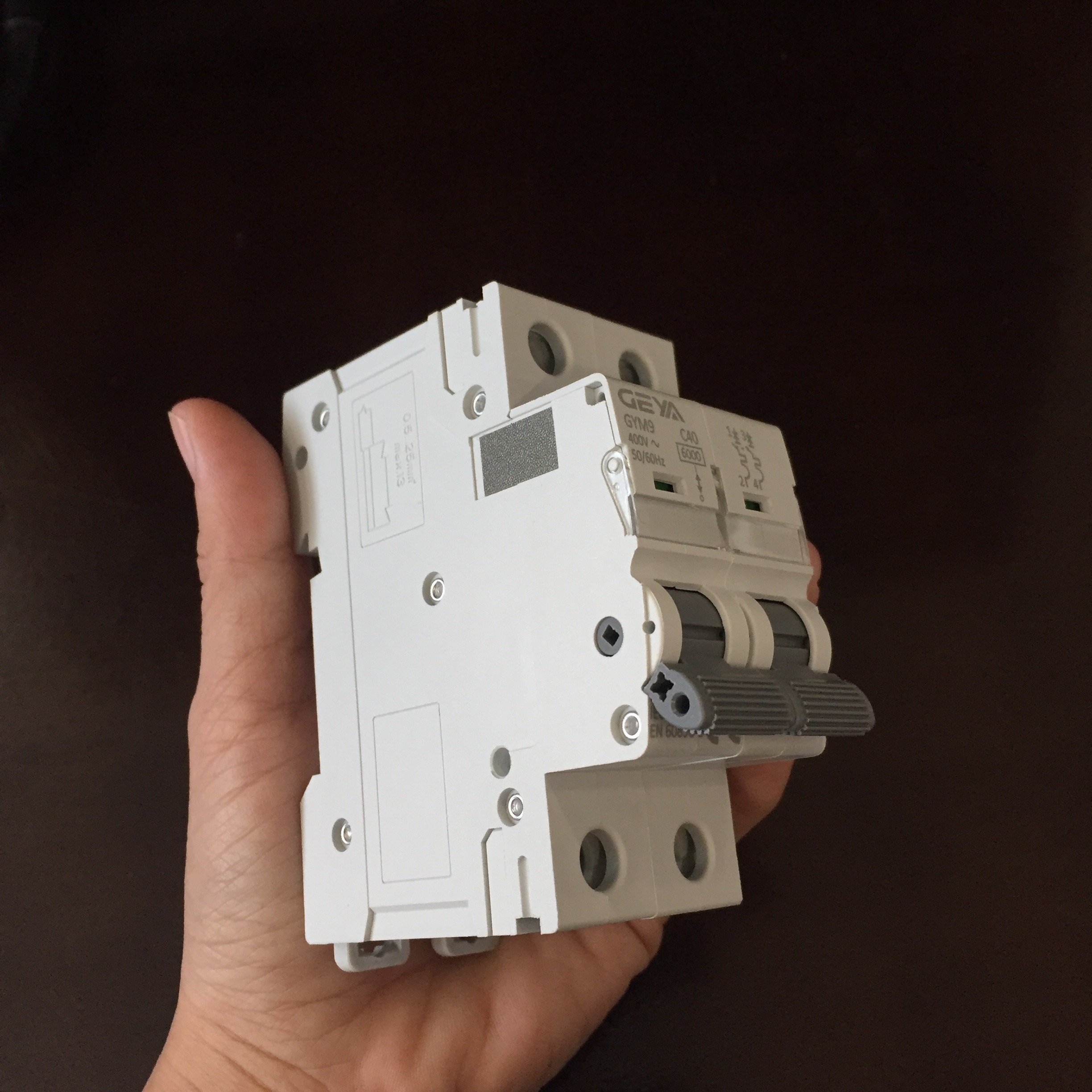 Cầu dao điện hai chiều CB AC Bộ ngắt mạch cho Solar Năng Lượng Mặt Trời GIVASOLAR GEYA AC 400V