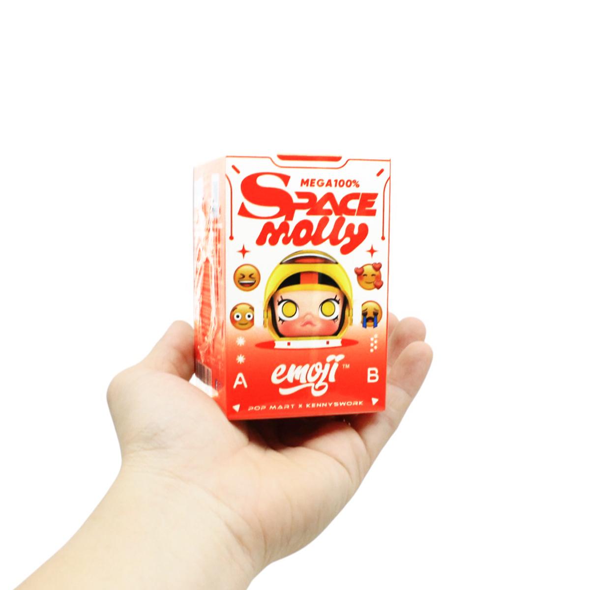 Đồ Chơi Mô Hình Pop Mart Mega Space Molly 100% x Emoji Series 4 (Mẫu Sản Phẩm Bên Trong Là Ngẫu Nhiên)