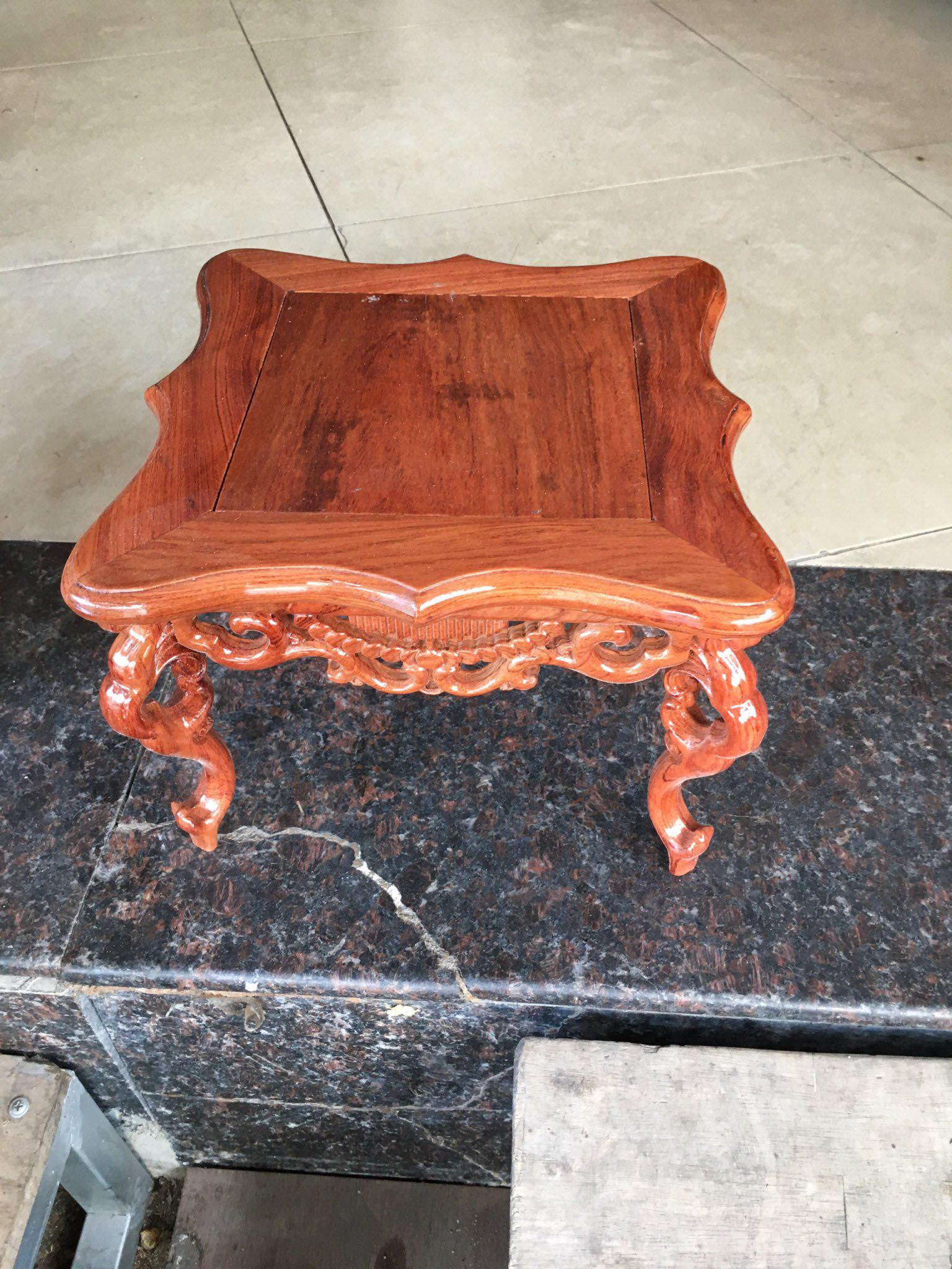 Bàn vuông gỗ hương, chân tiện rồng, kích thước 30x 30 cm x cao 20cm
