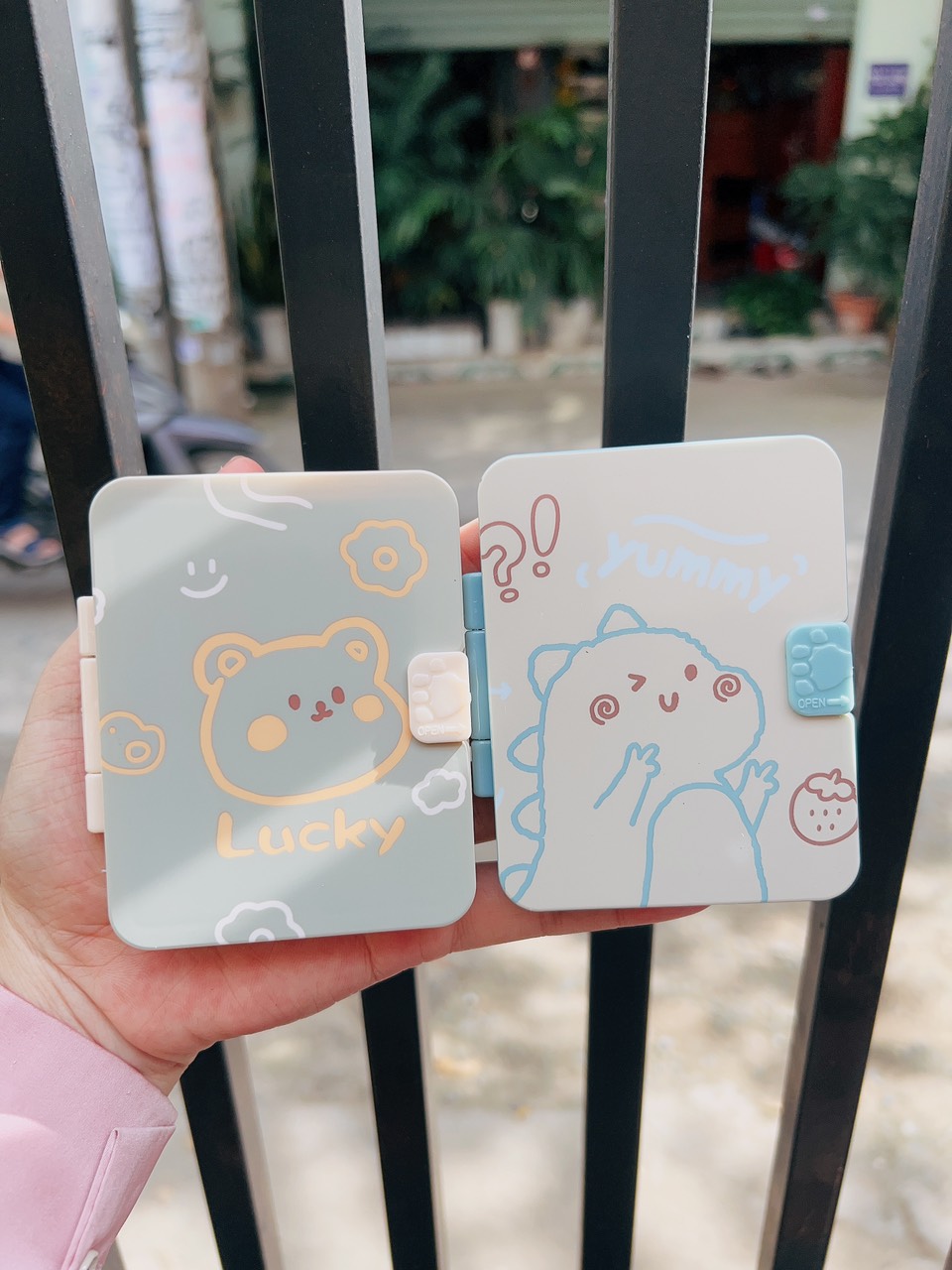 Set Gương Mini Kèm Lược Siêu Cute Tiện Lợi - Gương Gấp Bỏ Túi Kèm Lược Dễ Thương Tiện Lợi