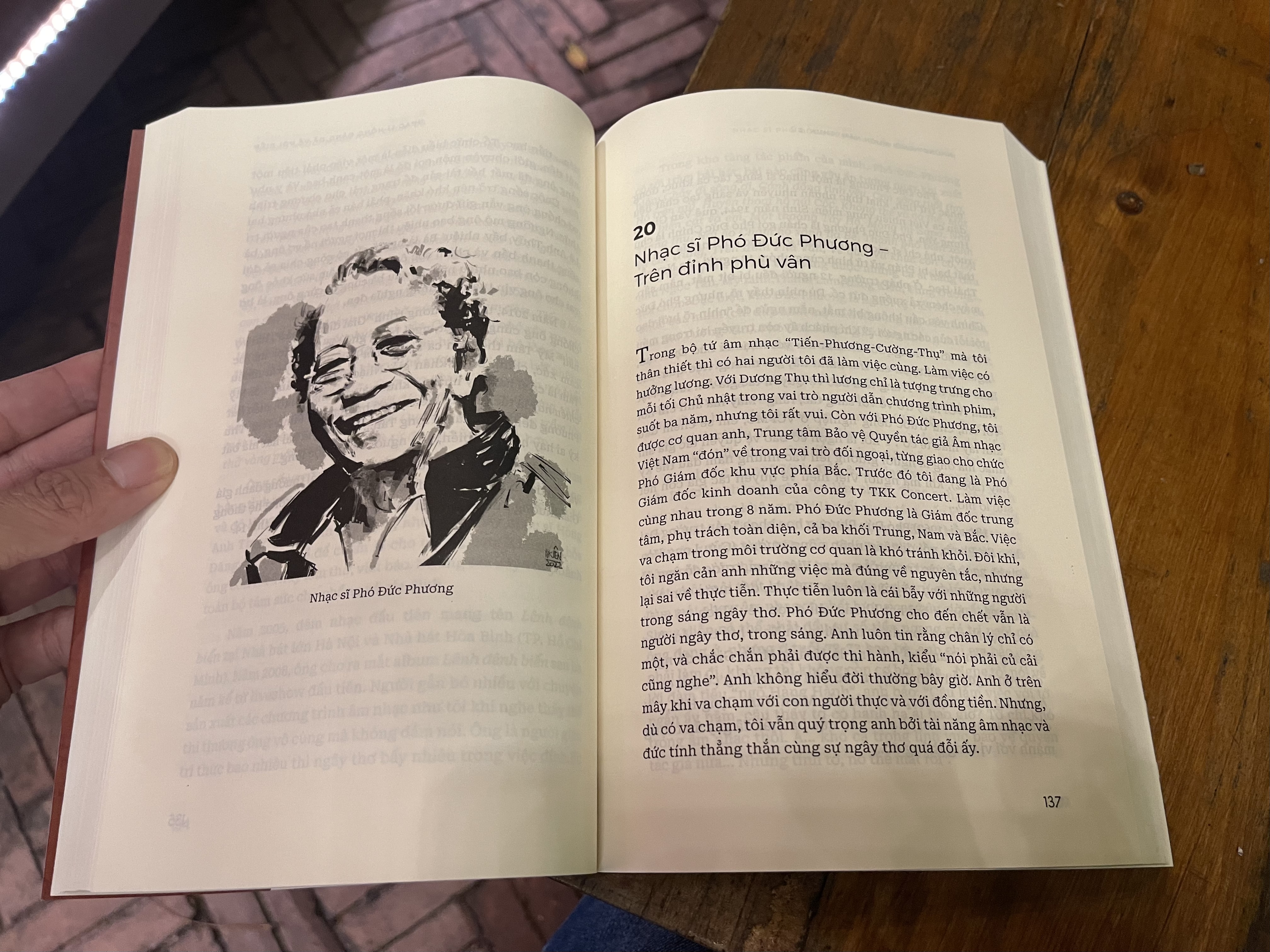[có chữ ký tác giả] NHỮNG NGƯỜI MUÔN NĂM “CHƯA” CŨ - 60 chân dung văn nghệ sĩ Việt Nam một thời - Trần Thị Trường – Alphabooks – NXB Văn Học