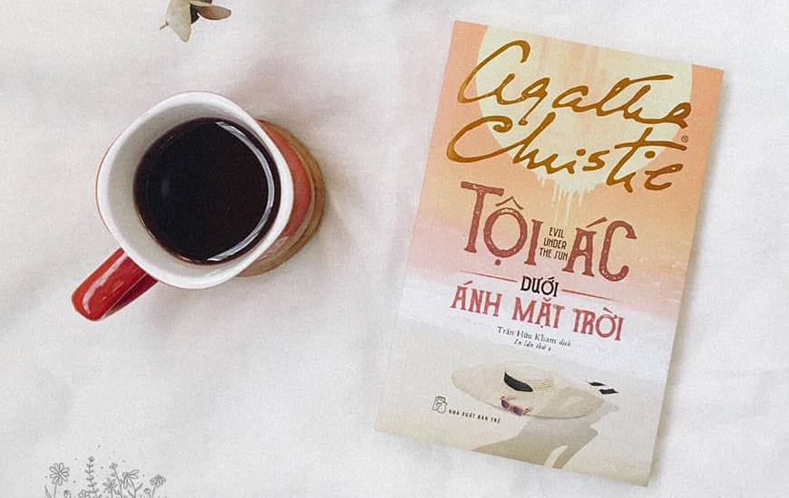 Sách Tội Ác Dưới Ánh Mặt Trời - Agatha Christie