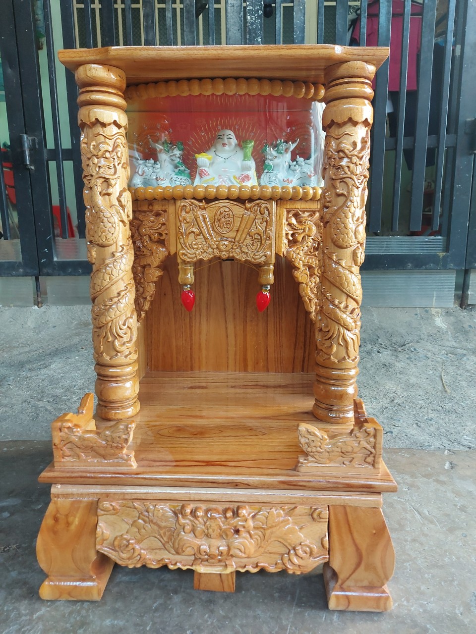 Bàn thờ thần tài ông địa,có hộp đèn,cột và ngăn kéo dày 61 x98 cm