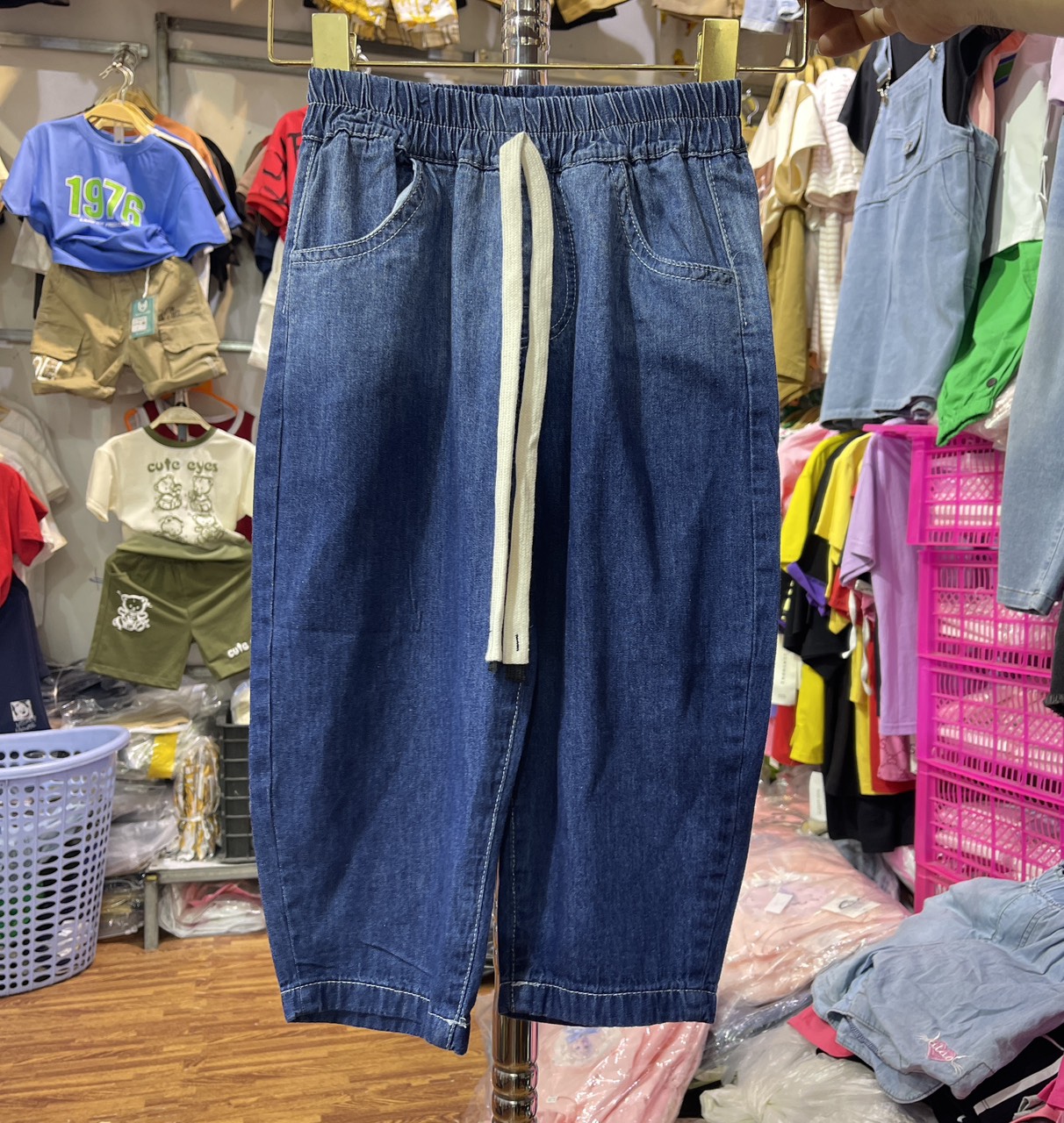Quần jean bé gái lửng size đại 3-8 tuổi túi sau hình cún vải cao cấp mềm mỏng kiểu dáng thời trang