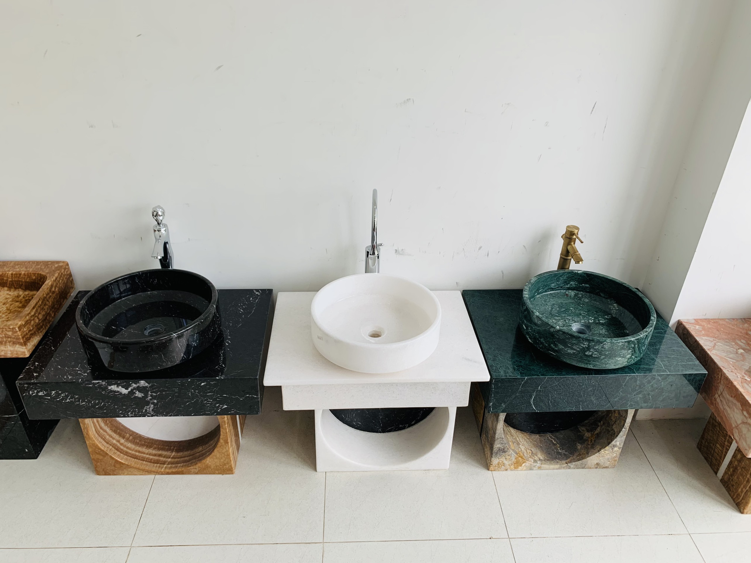 LAVABO ĐẶT BÀN ĐÁ ĐÁ TỰ NHIÊN TRÒN VÁT LÒNG MÀU XANH ẤN ĐỘ XVM40