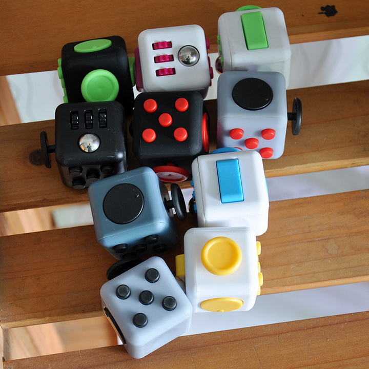 Fidget Cube khối vuông thần kì giảm stress - Màu ngẫu nhiên