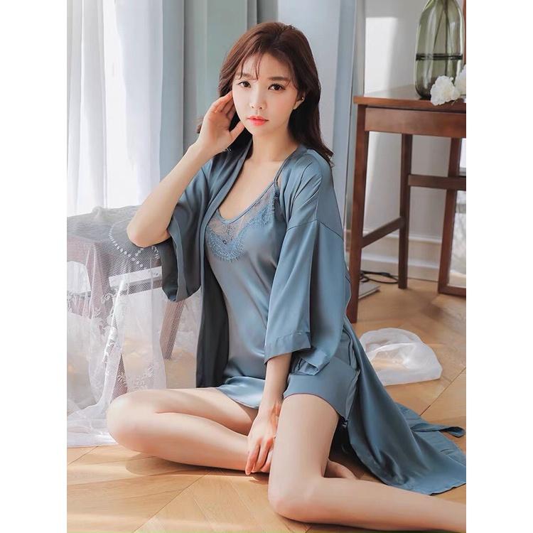 Váy Ngủ 2 Dây Nữ Liền Thân Chất Lụa Trơn Cao Cấp Cổ Chữ V Phối Ren Dây Đan Lưng Kết Hợp Áo Choàng Freesize QC234215