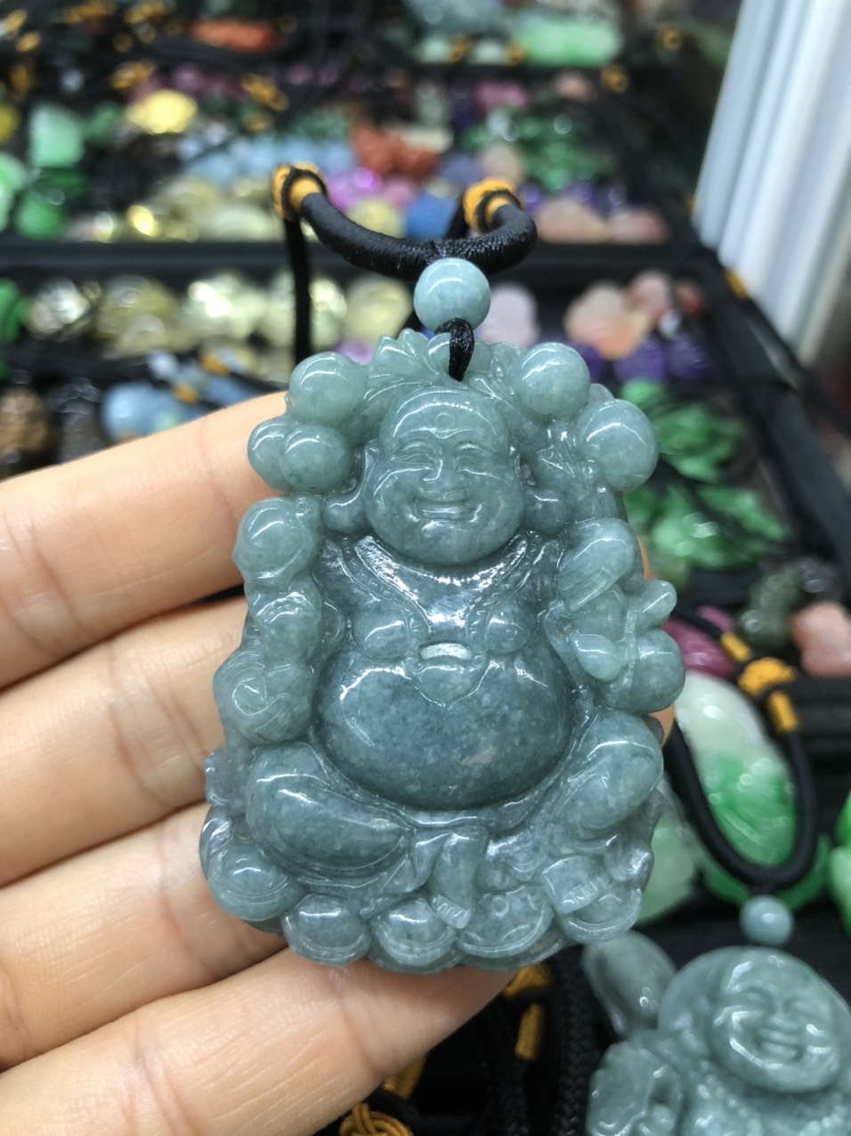 Mặt dây chuyền phật Di Lặc gánh đào phong thủy đá lam ngọc
