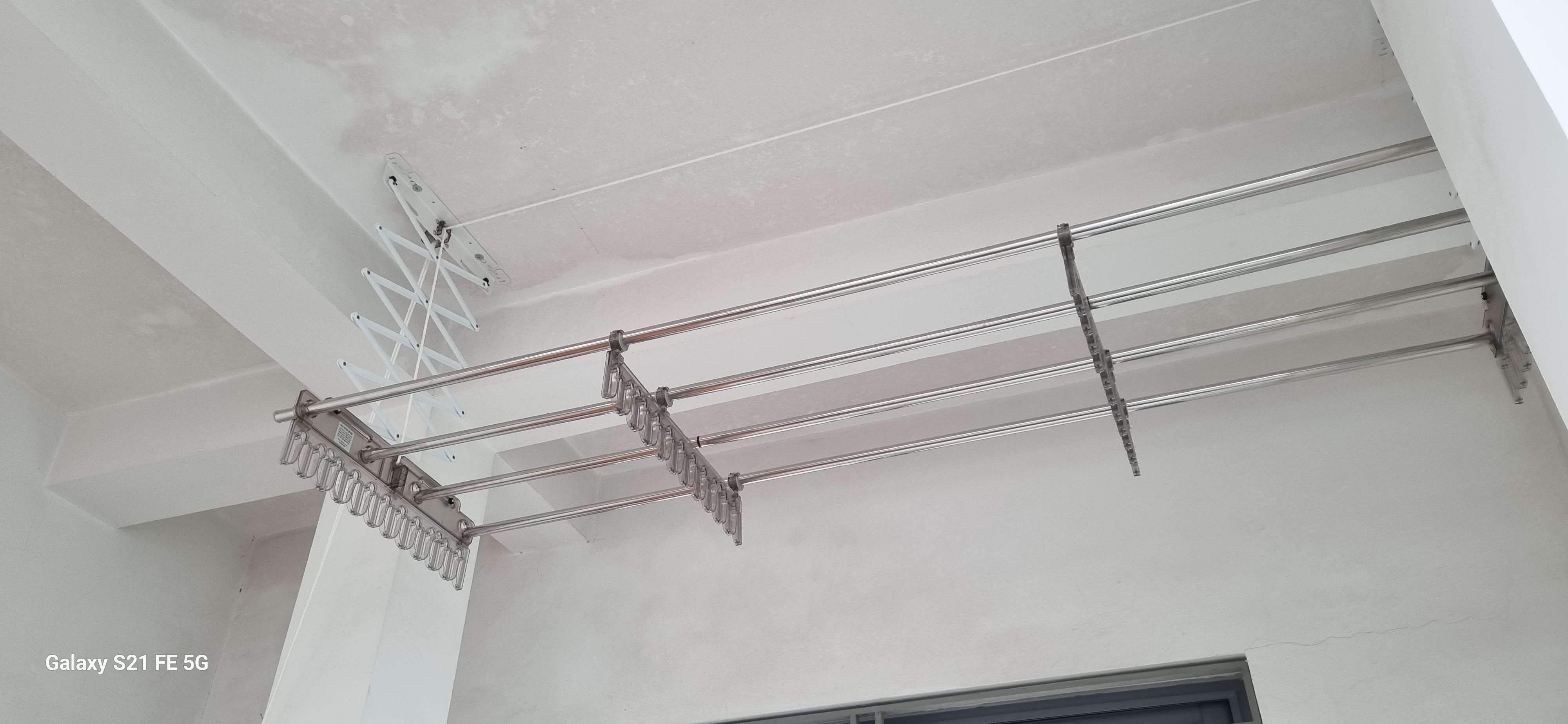 Giàn phơi quần áo treo trần Wellex Hàn Quốc RG4180-O đủ phụ kiện (4 kẹp)