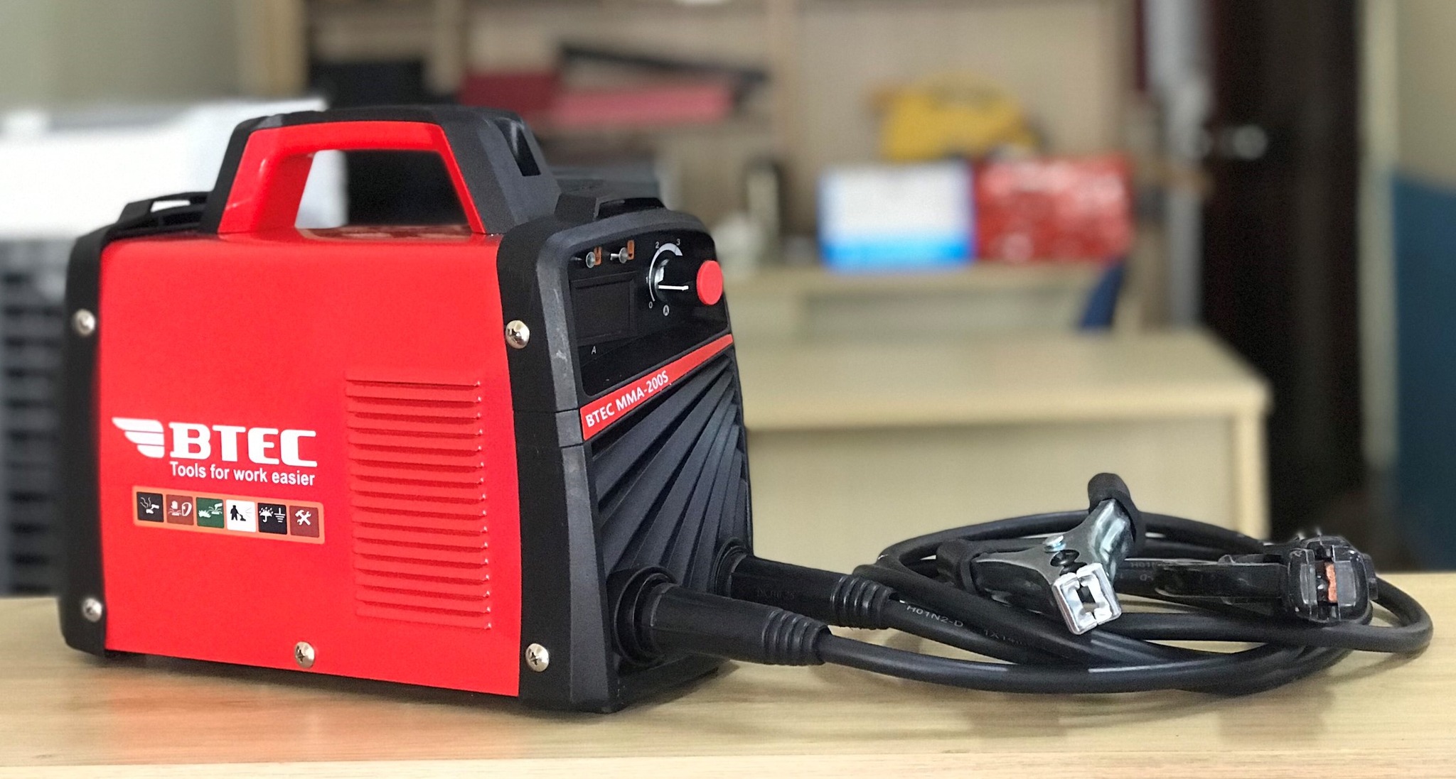 Máy hàn que điện tử BTEC MMA-200S - Hàng chính hãng