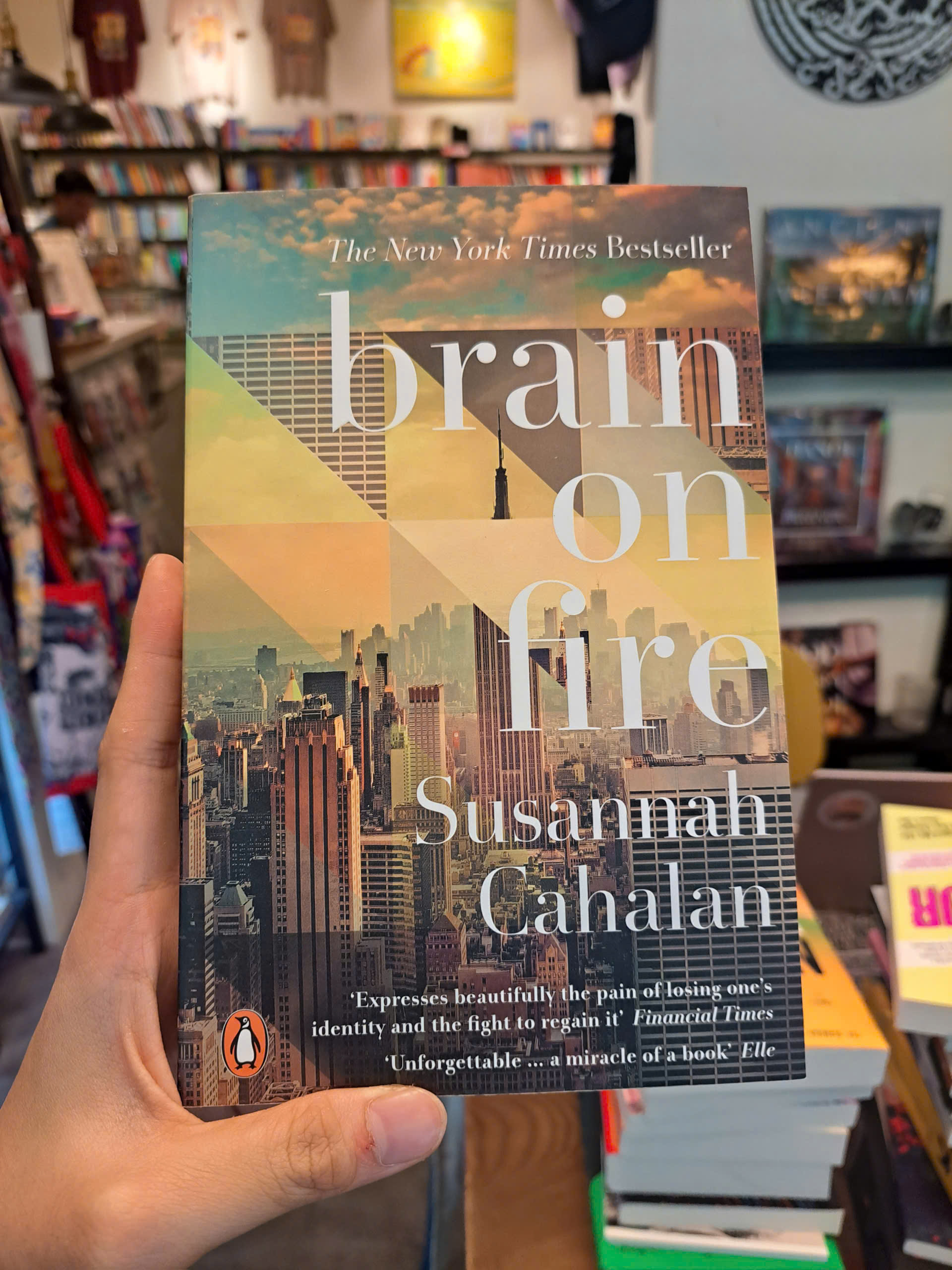 Sách - Brain On Fire: My Month of Madness by Susannah Cahalan | Memoir / Ngoại văn nhập khẩu UK