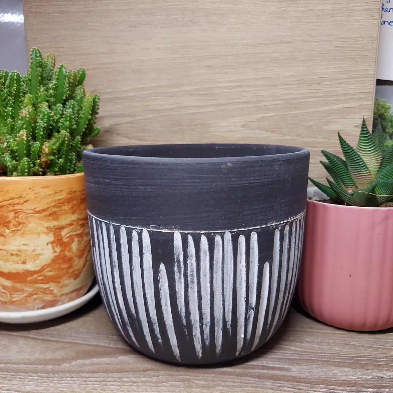 Chậu đất nung kẻ sọc Trắng Đen Bông Garden trồng cây kiểng để bàn kt miệng 14cm cao 12cm