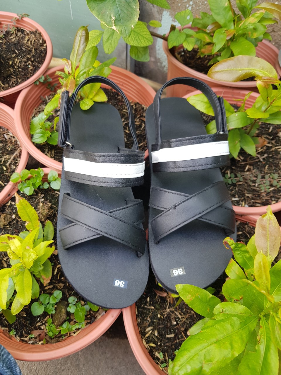 Dép sandal ( đế đen quai trắng ) size từ 35 nữ đến 42