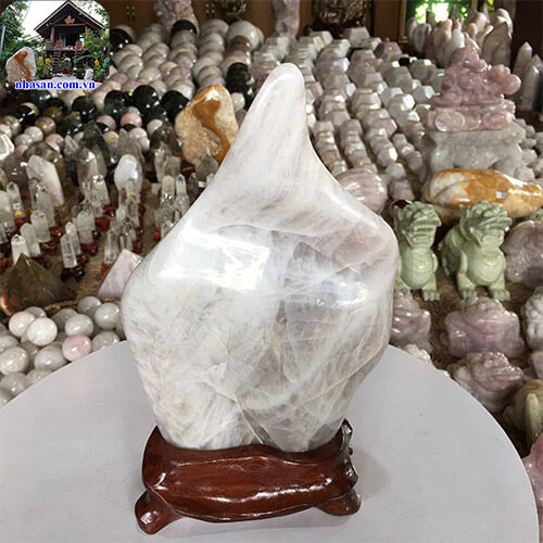 Trụ đá thạch anh hồng tự nhiên nguyên khối trấn trạch – trừ tà T424 nặng 4.4kg kích thước 32x19cm  – Vật phẩm phong thủy may mắn