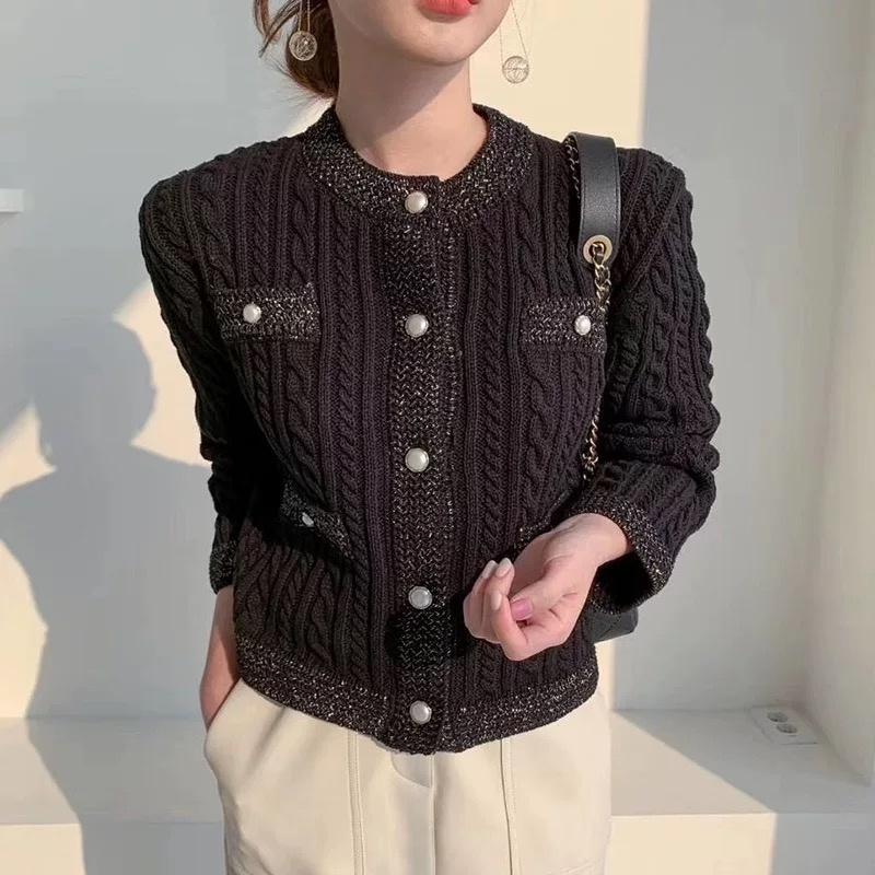 MS471 Áo len cổ tròn cúc ngọc sang trọng