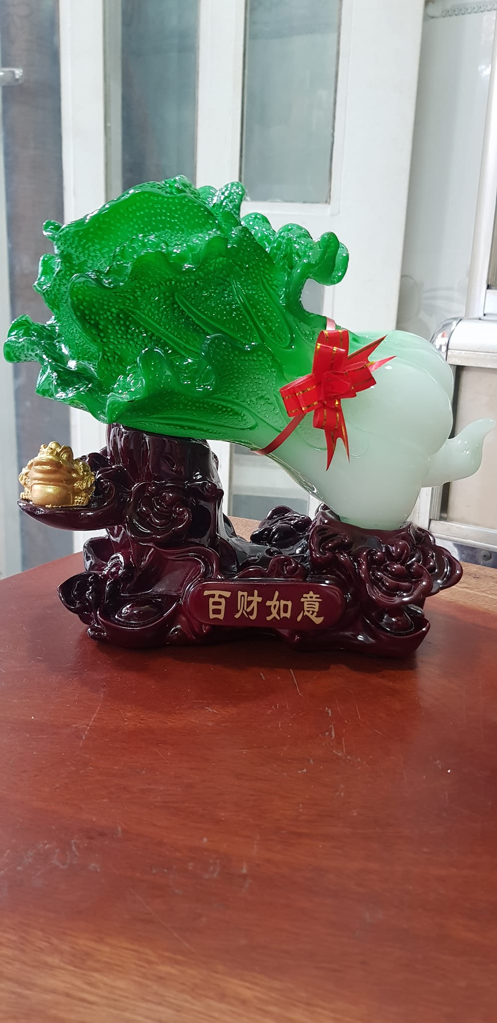 Tượng Bắp Cải Cóc Vàng Phong Thuỷ Tài Lộc đế gỗ thỏi vàng Size trung Ngang 25cm x Cao 21cm x Sâu 11cm Công dụng trưng bắp cải tượng trưng cho của cải cóc giữ ngậm tiền trưng bàn làm việc, nhà, công ty, quà biếu tặng ý nghĩa ạ