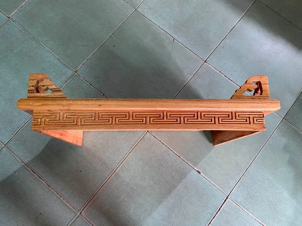 Bàn thờ treo tường chạm ô gạch ngang 60cm