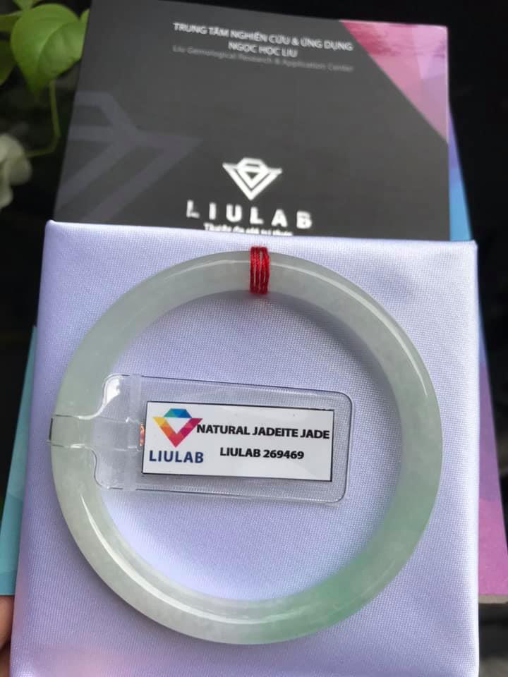 Vòng Tay Đá Cẩm Thạch TR LÝ A 51mmx Dầy 6,5mm Kèm Giấy Kiểm định Liulab No 269469 Chất liệu đá cẩm thạch tự nhiên trắng Điểm Xanh Lý 1 Bên Nữ cân nặng 50kg - 56kg đeo ạ