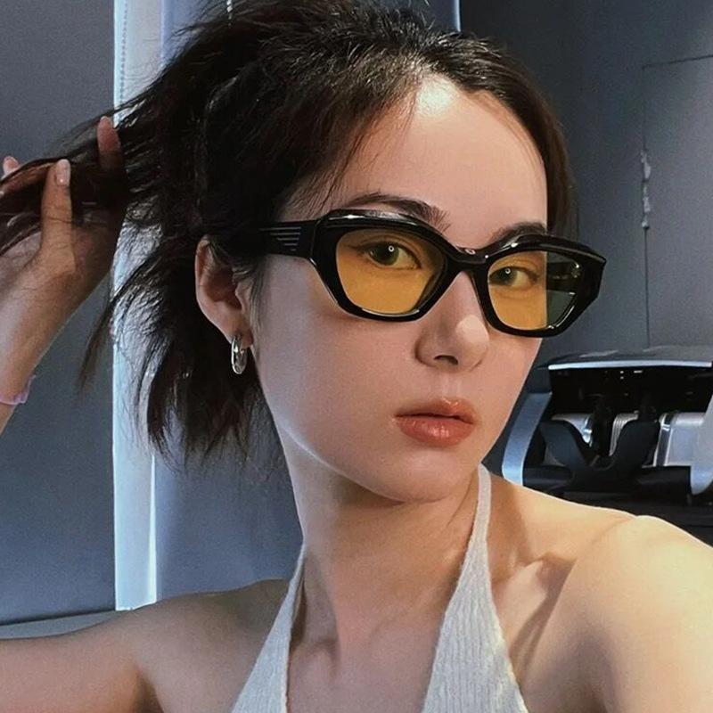 UV400 Kính râm đàn ông Phụ nữ mèo mắt không đều kính chống nắng Bảo vệ UV Bảo vệ câu cá lái xe kính mắt Color: Glasses cloth