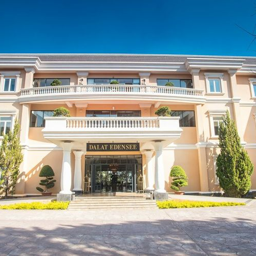 Trọn Gói 3N2D Tại Dalat Edensee Lake Resort 5*. Bao Gồm Ăn Sáng. Tiễn Sân Bay 1 Lượt. Miễn Phí Chèo Thuyền Kayak và Bắn Cung.