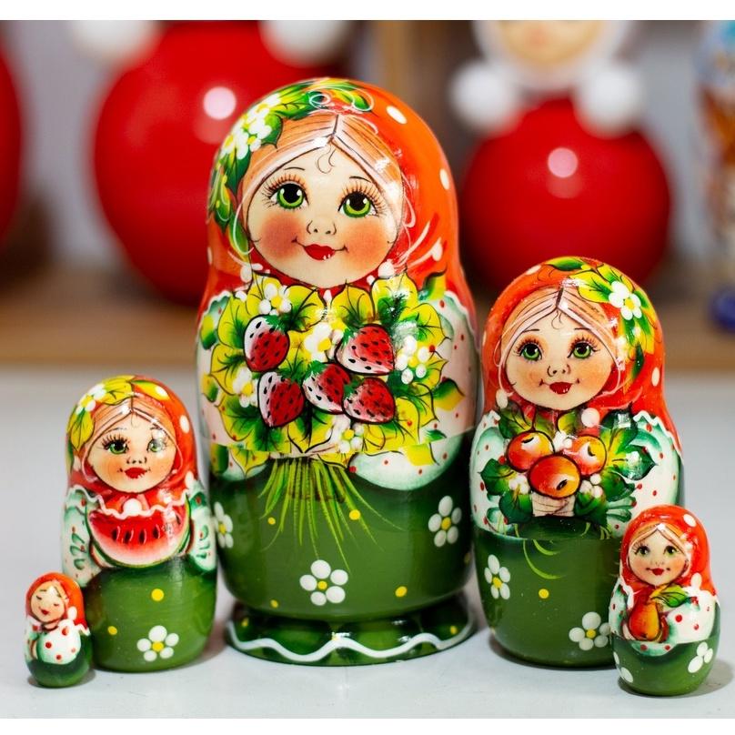 BỘ BÚP BÊ NGA MATRYOSHKA 5 LỚP 15CM "MISA ÔM DÂU TÂY" CỰC DỄ THƯƠNG
