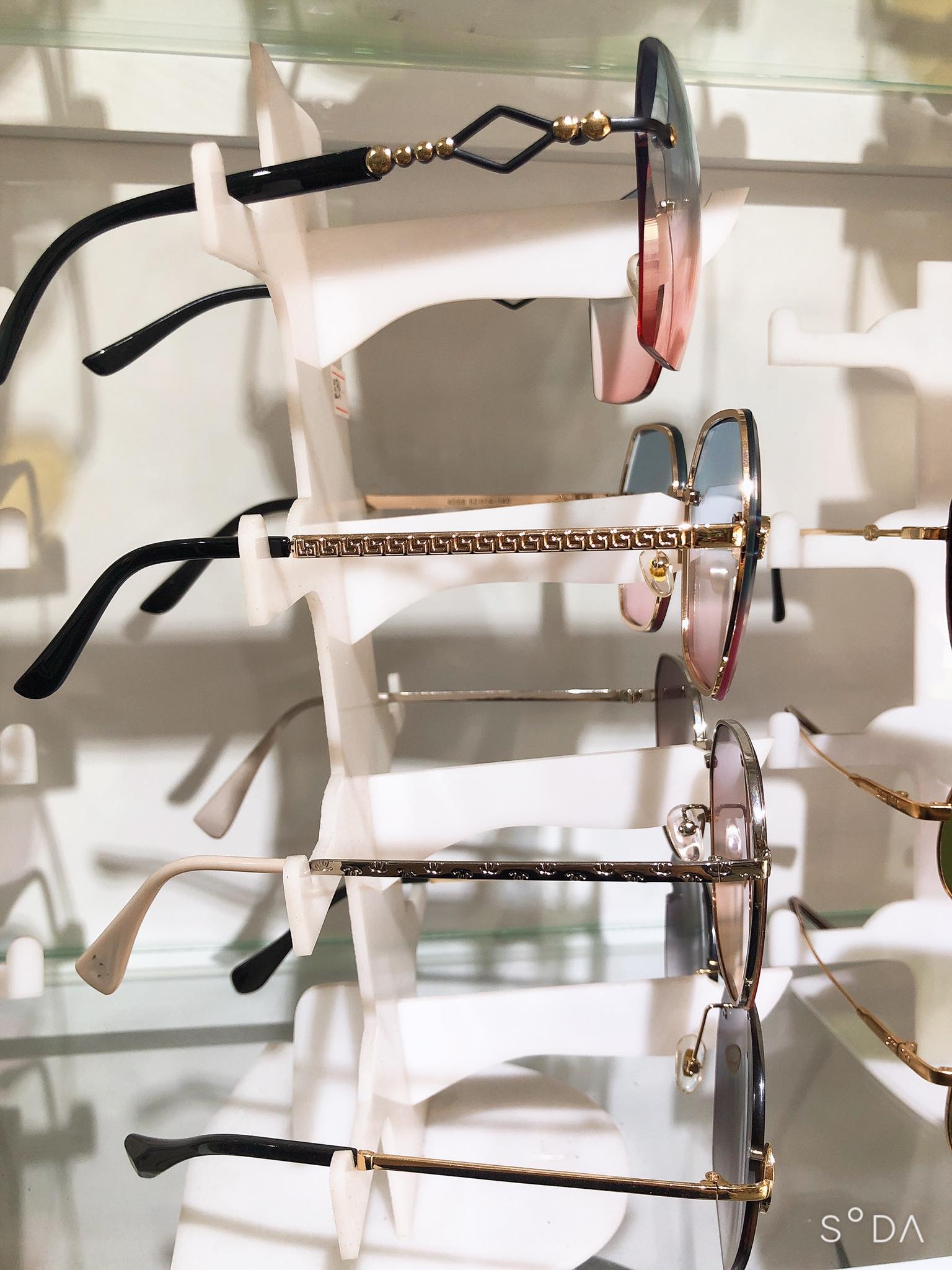 Kính mát thời trang nam nữ