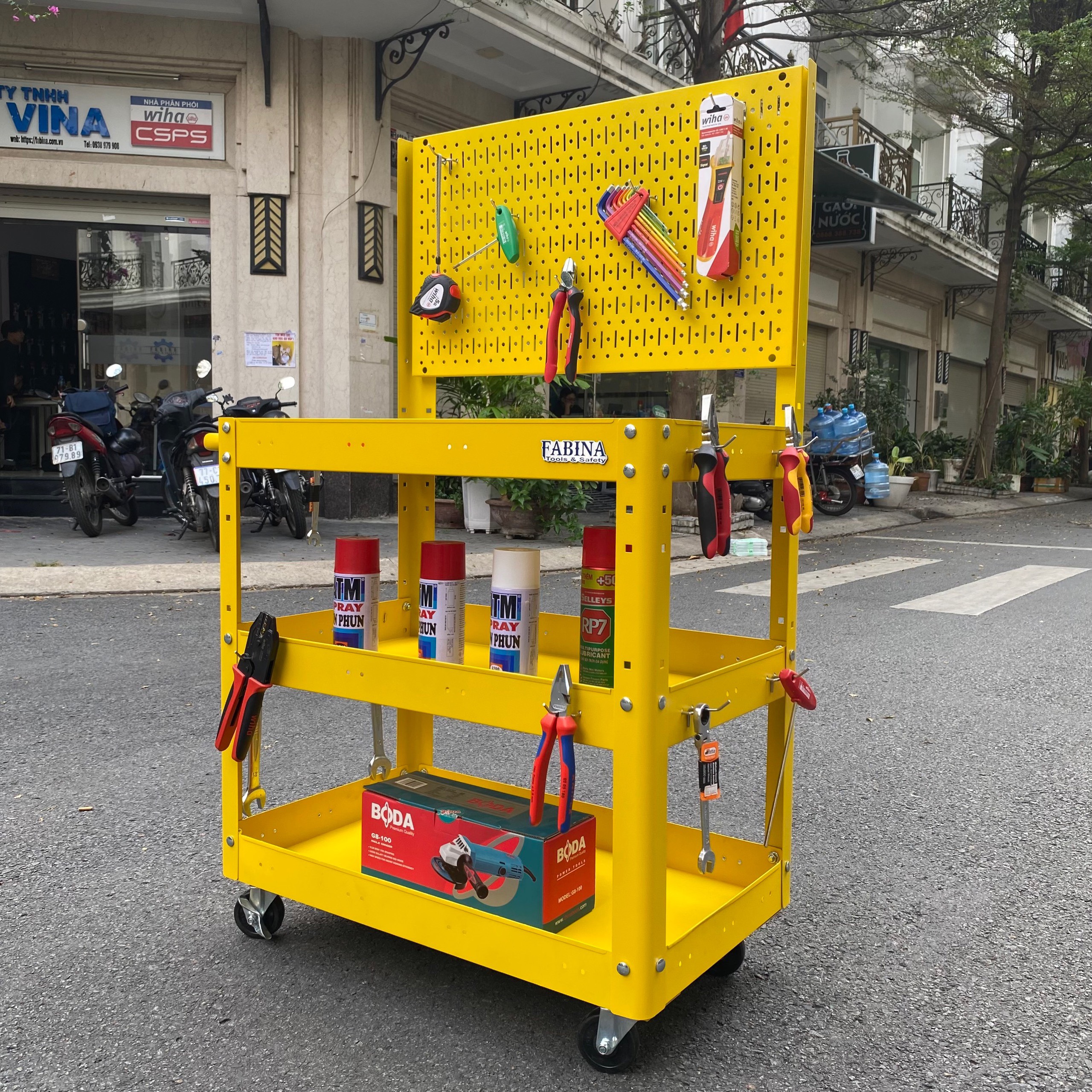 Xe đẩy 3 ngăn vách lưới 72cm vàng FABINA