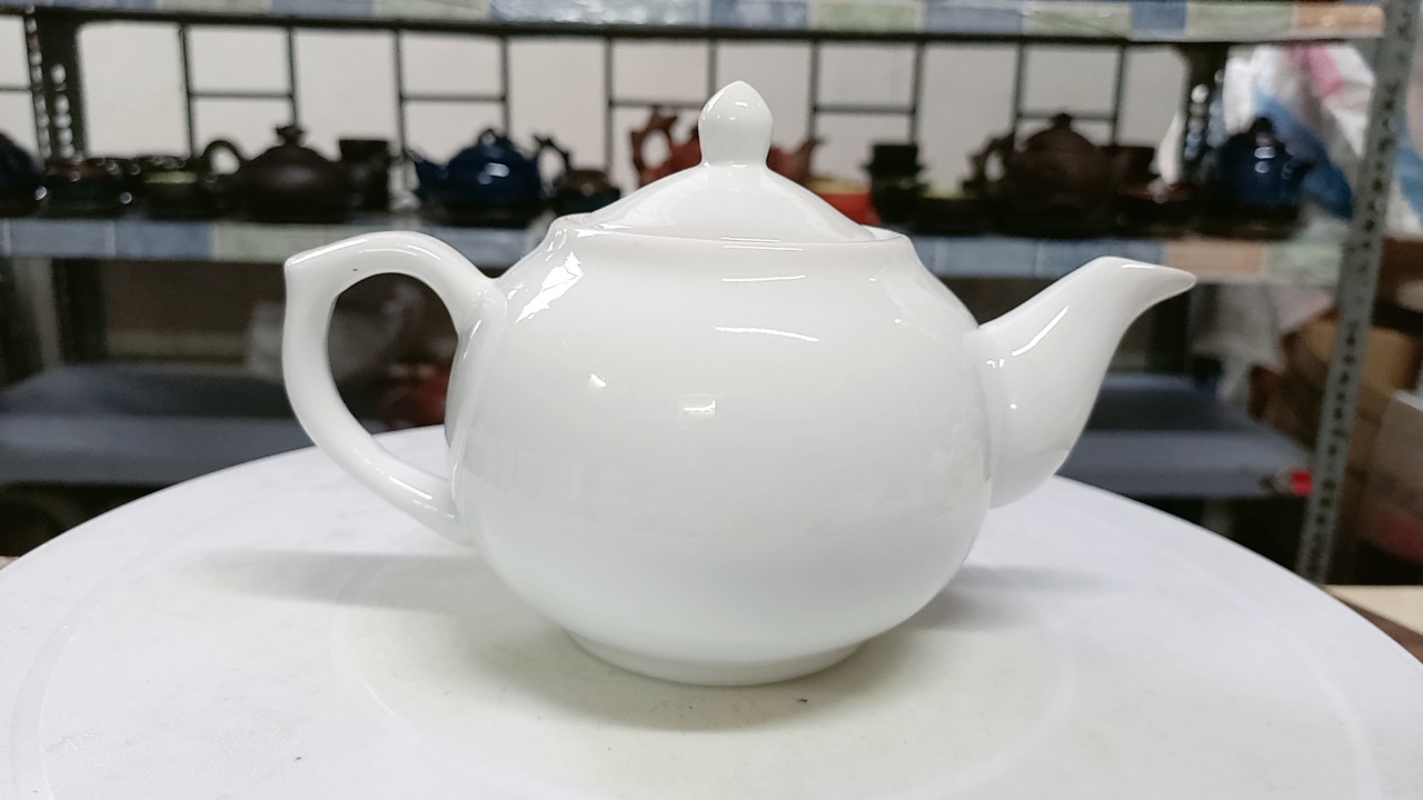 Ấm trà dáng bẹt Bát Tràng, cỡ vừa 550 ml