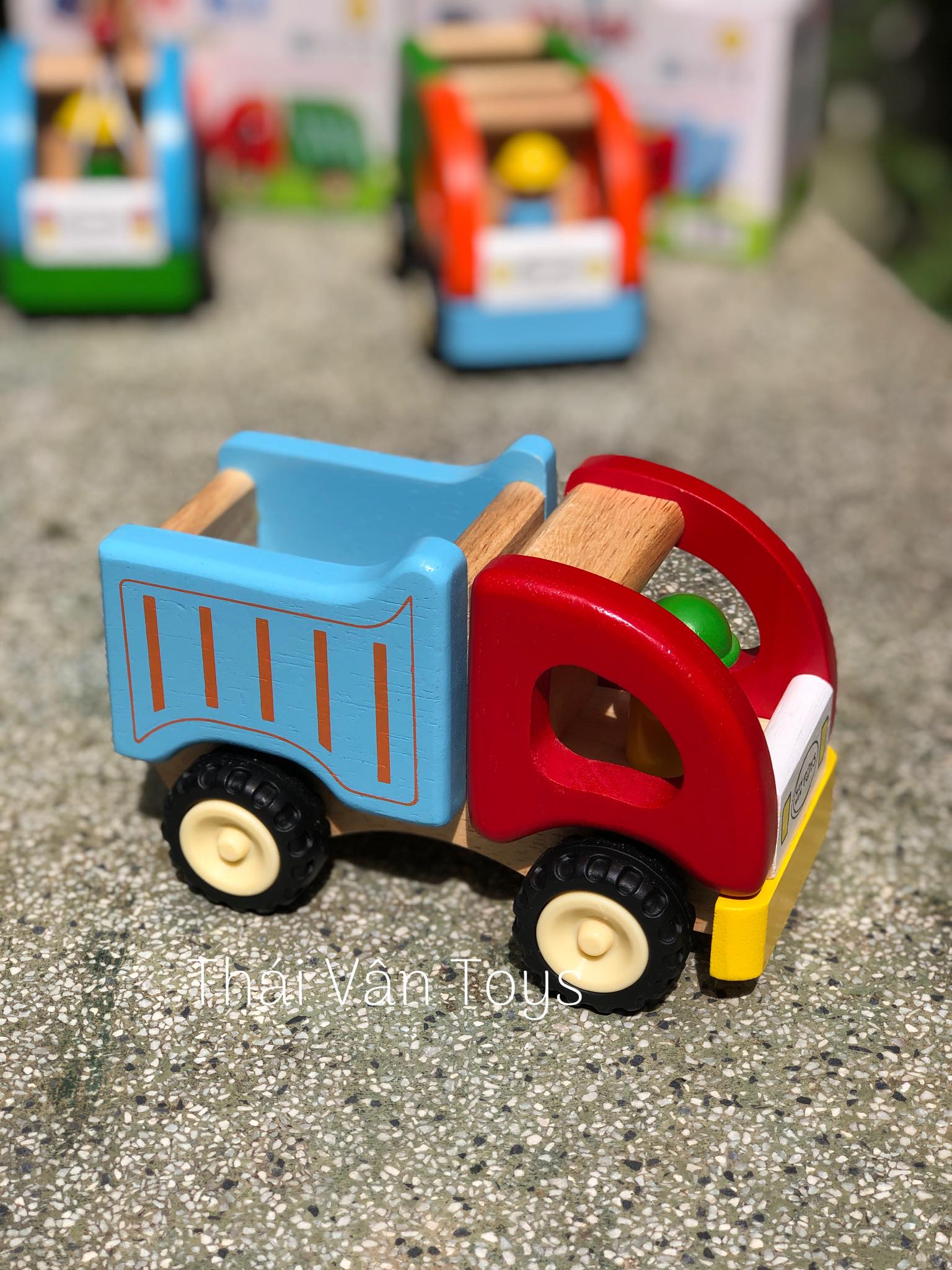 Mô hình Xe tải mini gỗ cho bé chở hàng xây dựng công trình - Đồ chơi gỗ Việt Nam