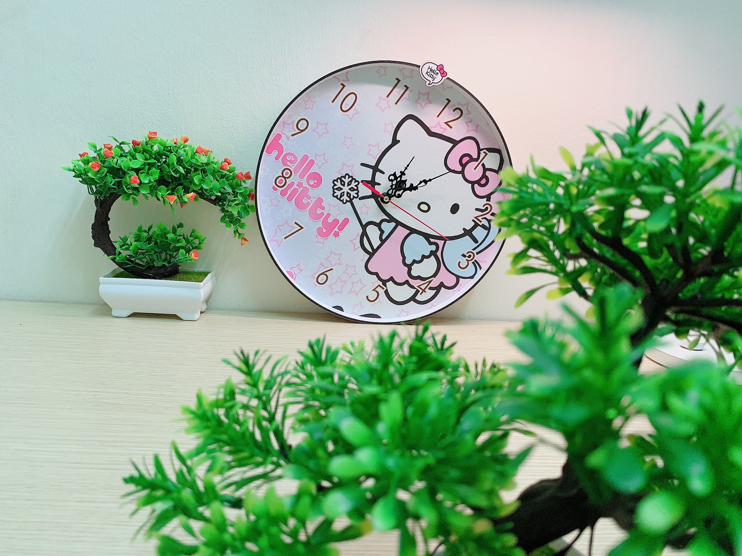 Đồng hồ trang trí treo tường độc đáo HELLO KITTY hồng phấn , kim trôi, không gây tiếng ồn, sản xuất thủ công