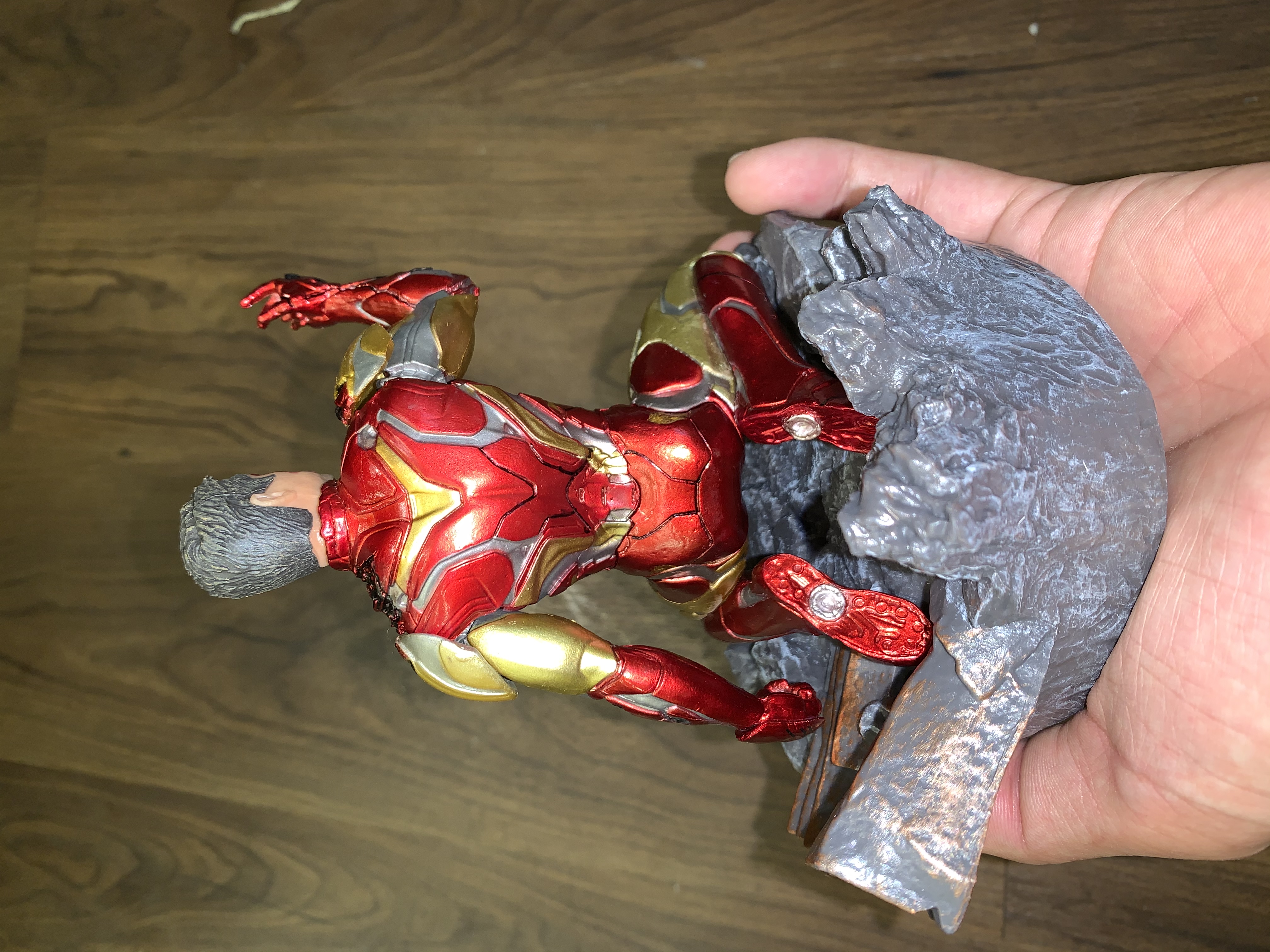 Mô hình Iron man t.ử trận Avengers trận chiến cuối cùng 16cm