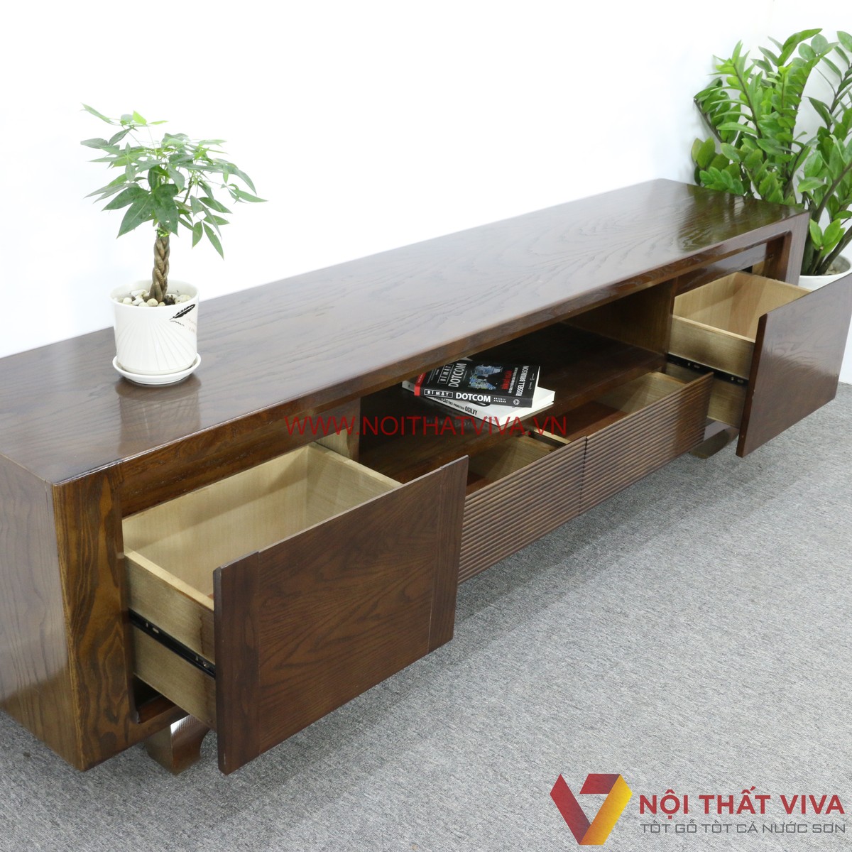 Kệ Tivi Gỗ Sồi Nga Màu Óc Chó Chân Xoắn Mẫu Mới Đẹp