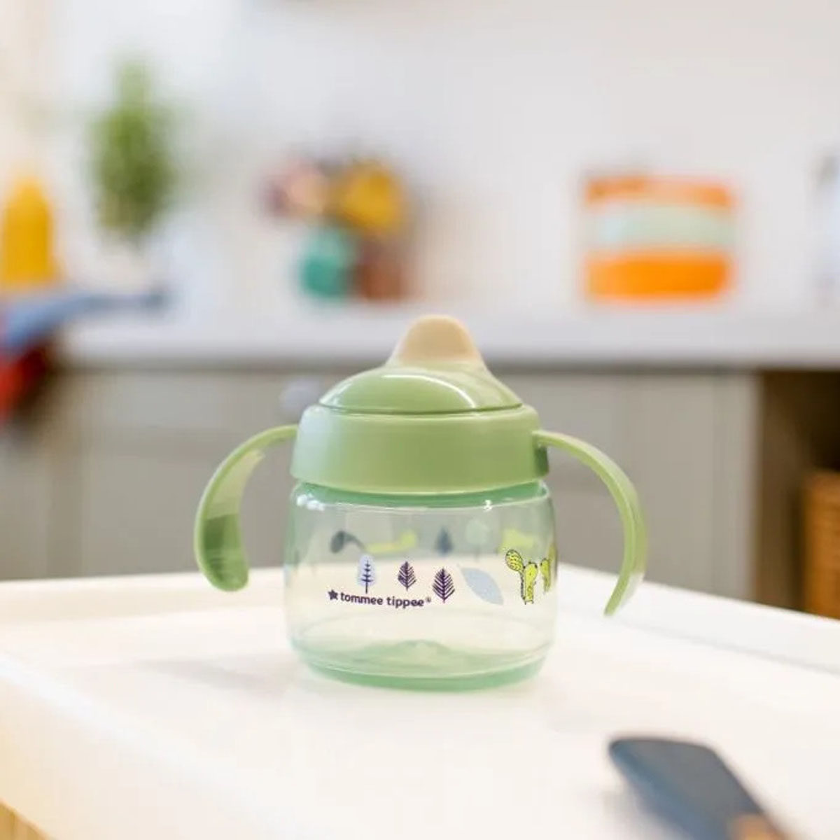 Bình Tập Uống Nước Có Vòi Mút Kháng Khuẩn Chống Tràn Cho Bé Tommee Tippee Superstar 190ml, Từ 4 Tháng - Xanh Lá