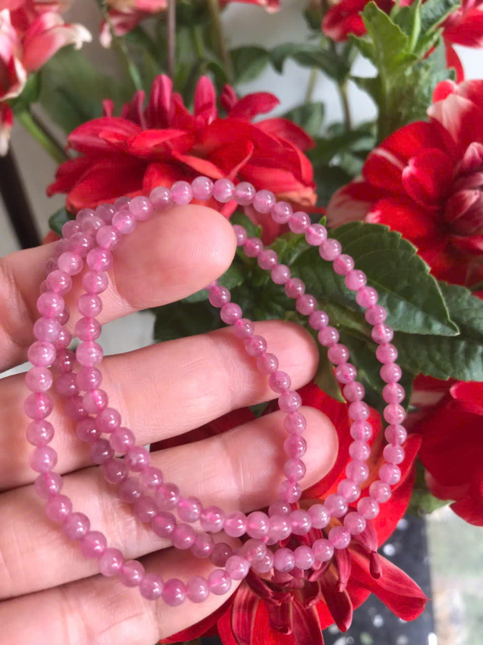 Chiếc Vòng Tay Chuỗi Quấn 3 Vòng Đá Tourmaline Hồng Tự Nhiên Đẹp Size hạt 4mm Nữ mệnh Hỏa và mệnh Thổ đeo xinh tay may mắn ạ