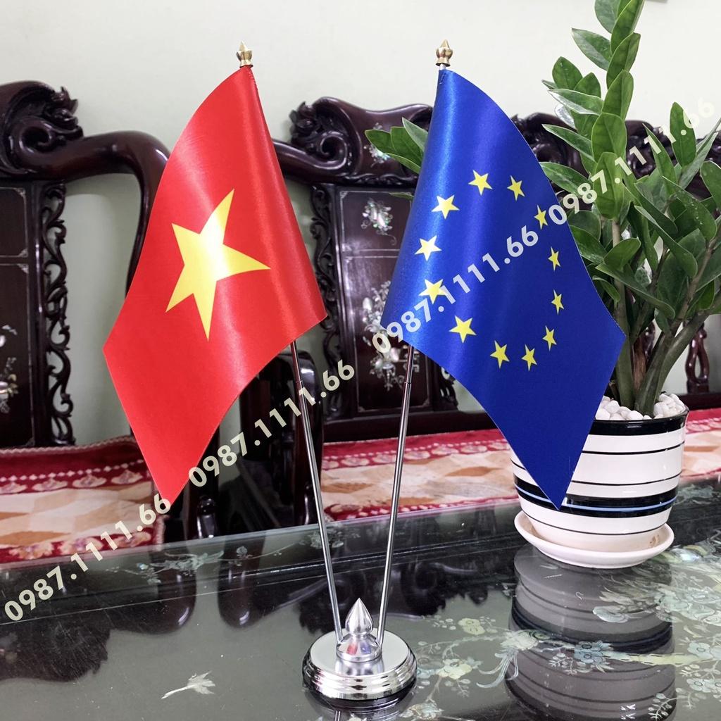 Cờ Để Bàn Làm Việc Đế cờ Chất Liệu Thép Loại cắm 2 cờ Việt Nam - EU
