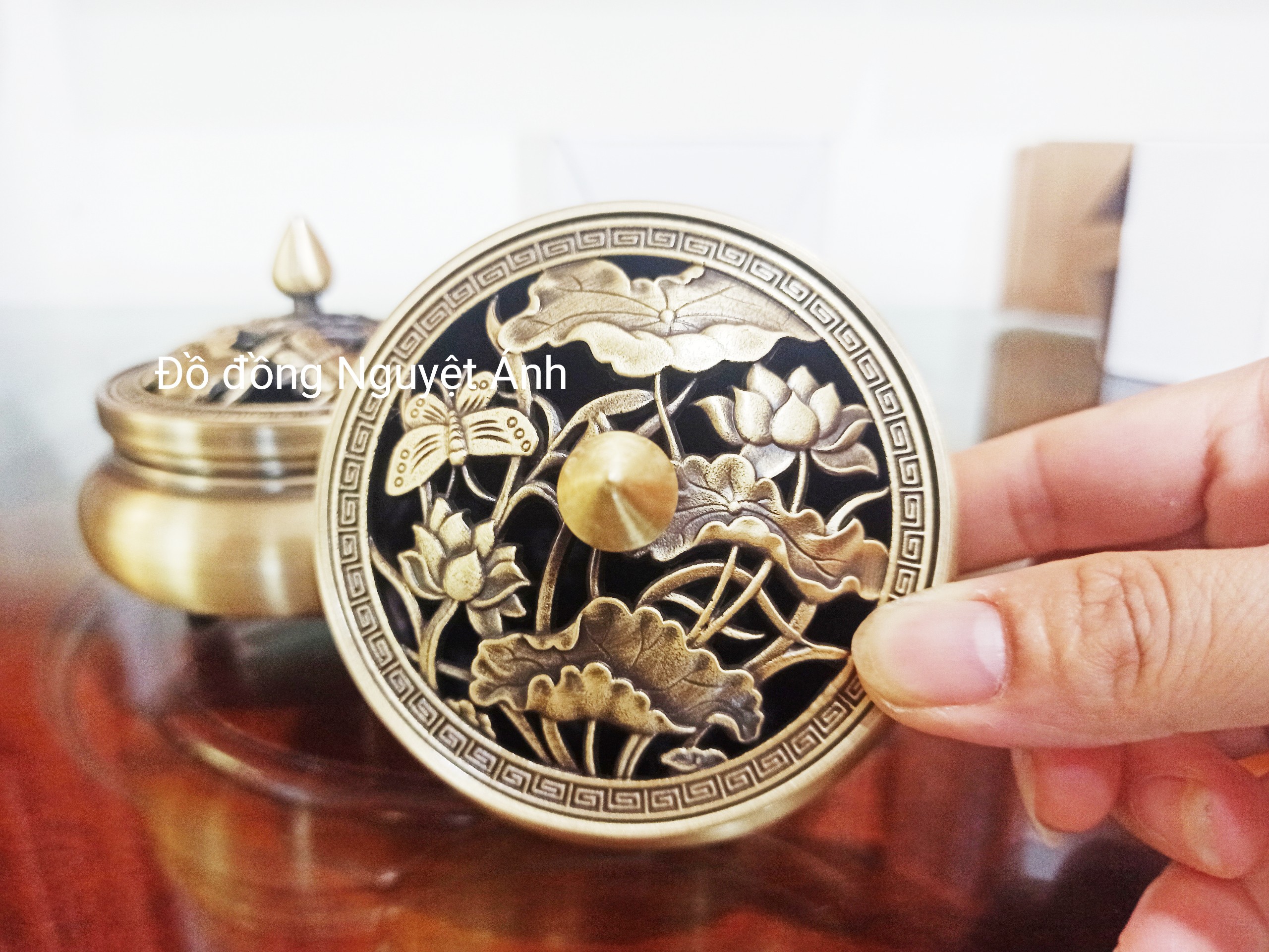 Lư đốt trầm hương bằng đồng vàng nguyên khối- Lư trầm-Đồ đồng Nguyệt Ánh
