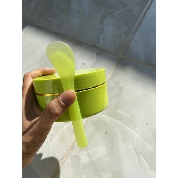 Hủ 200g màu xanh bơ (tặng muỗng múc kem)