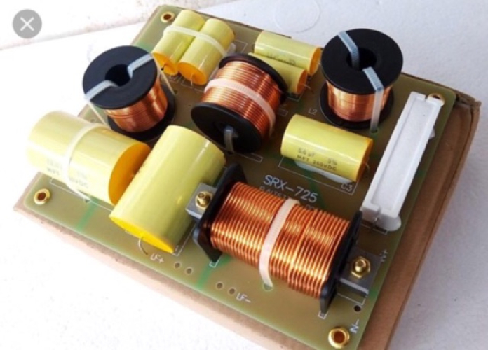 Phân tần loa công xuất lớn SRX-725
