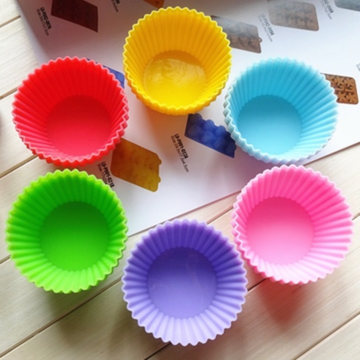 Bộ 10 khuôn silicon 3 lớp làm bánh, rau câu, bánh bông lan, bánh da lợn hình tròn Cupcake – Mã số 1133