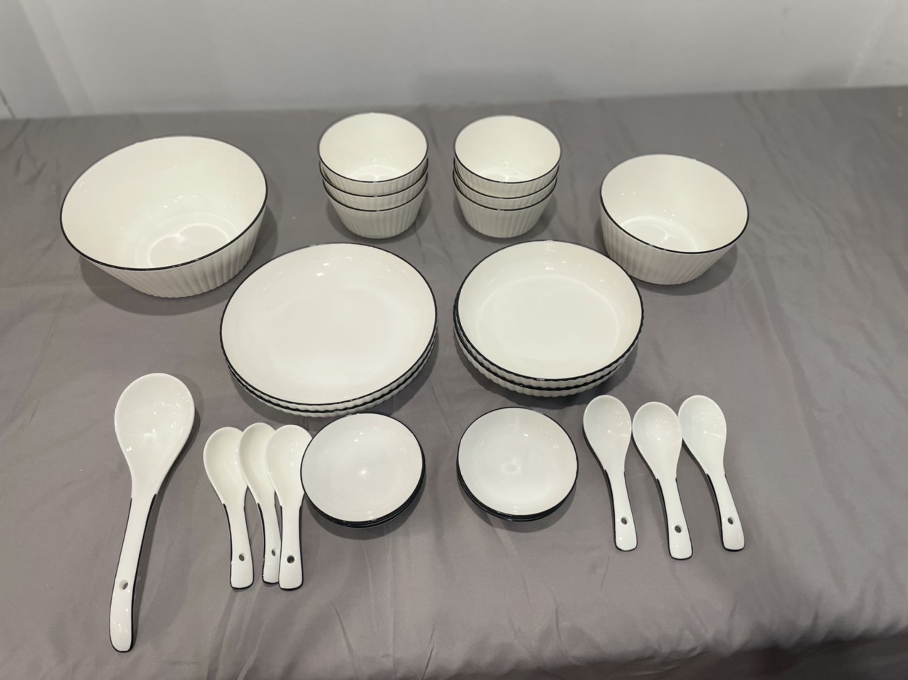 Set bát đĩa trắng vân sọc phong cách Bắc Âu