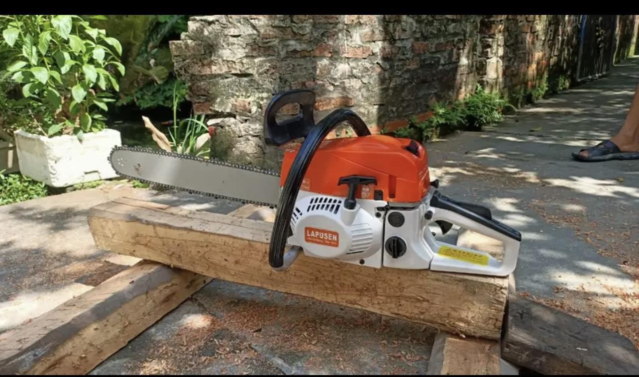 Máy cưa xích chạy xăng LAPUSEN lam 55cm