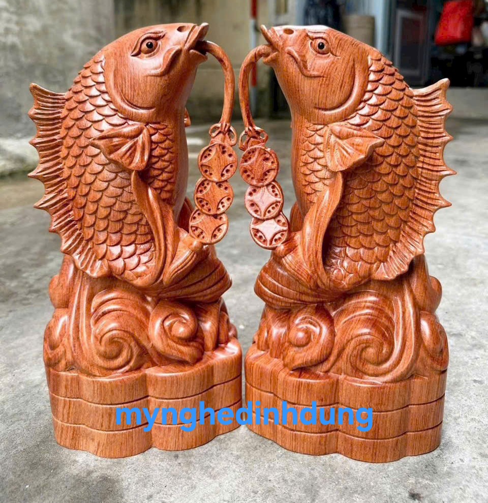 Cặp cá chép phong thủy bằng gỗ hương đá cao 30x15x9cm