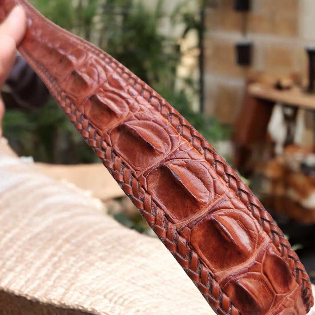 Nịt Da Cá Sấu Gai Liền Đan Viền Thủ Công N33ND2 (mặt vàng)