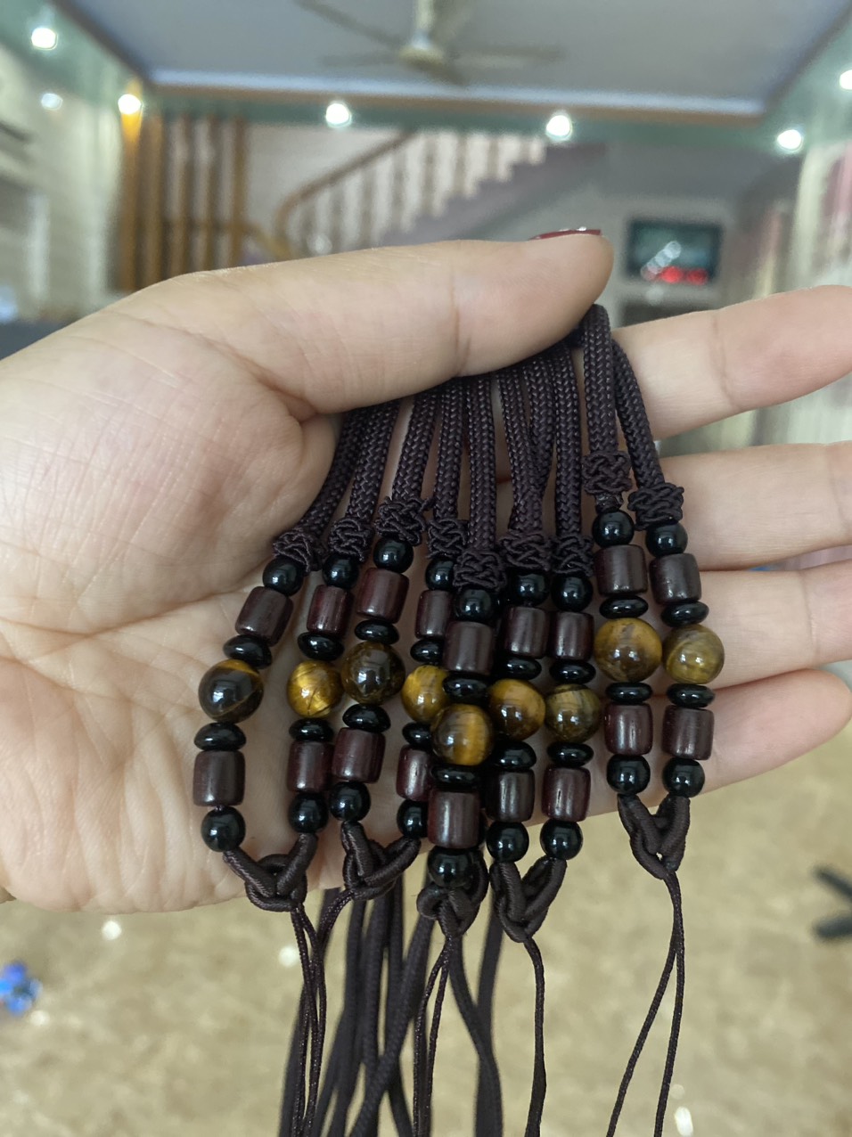 Mặt dây chuyền trầm hương tượng quan âm đứng