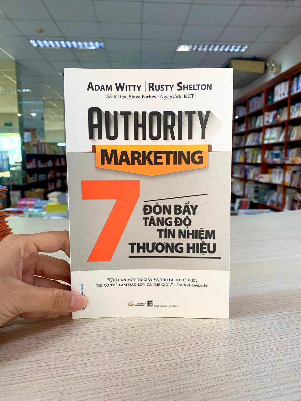 7 Đòn Bẩy Tăng Độ Tín Nhiệm Thương Hiệu - Authority Marketing - Vanlangbooks