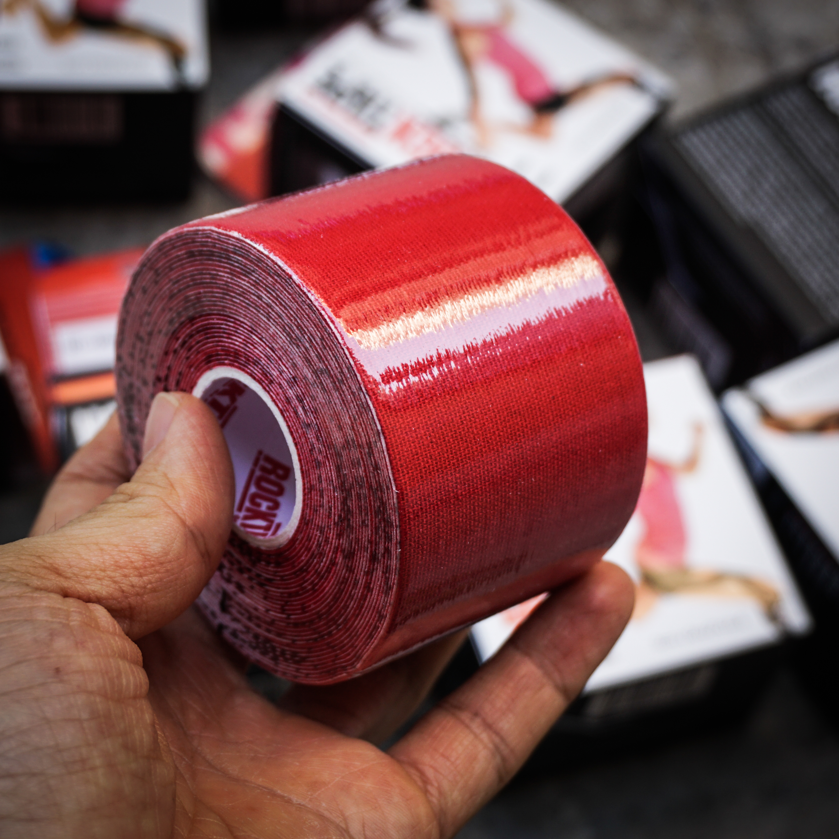 Băng dán cơ thể thao Rocktape - Red