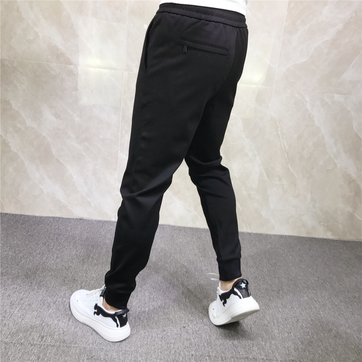 Quần Jogger Nam thể thao 9 tất ống bo thêu họa tiết phía trước mang phong cách Hàn Quốc trẻ trung dáng ôm body chất liệu vải lanh cao cấp co giãn nhẹ mặc thoải mái hợp xu hướng thời trang - Mẫu HOT